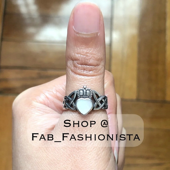 Mother of pearl Sterling Silver Claddagh ring size 6.5 - Picture 4 of 12